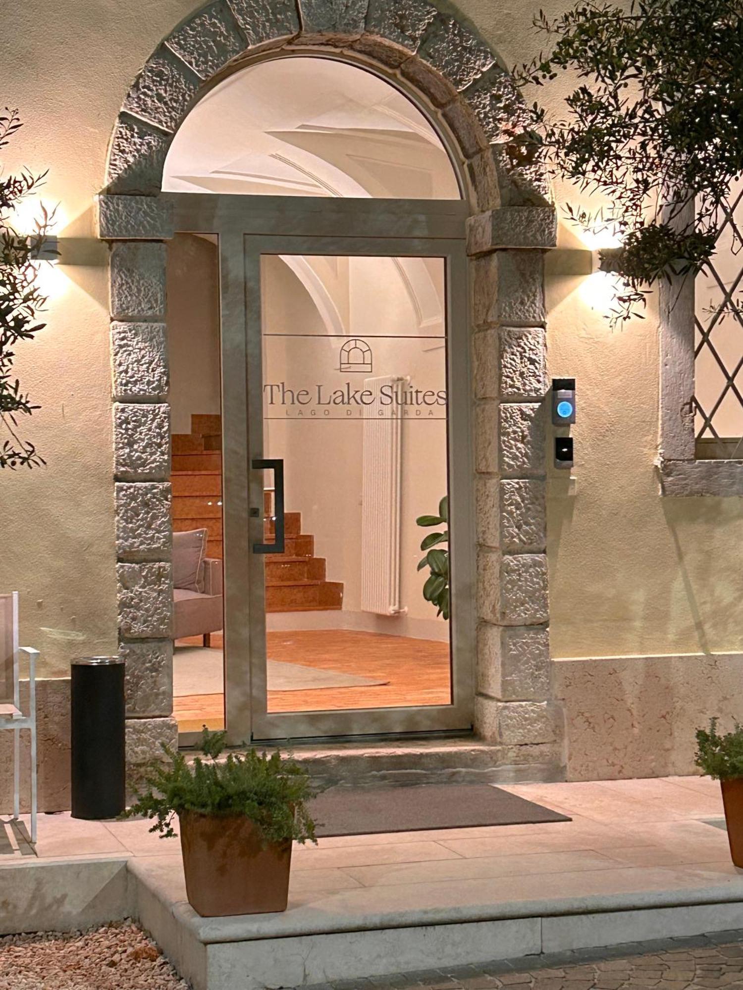 The Lake Suites Com - Luxury Stay In ラツィーゼ エクステリア 写真