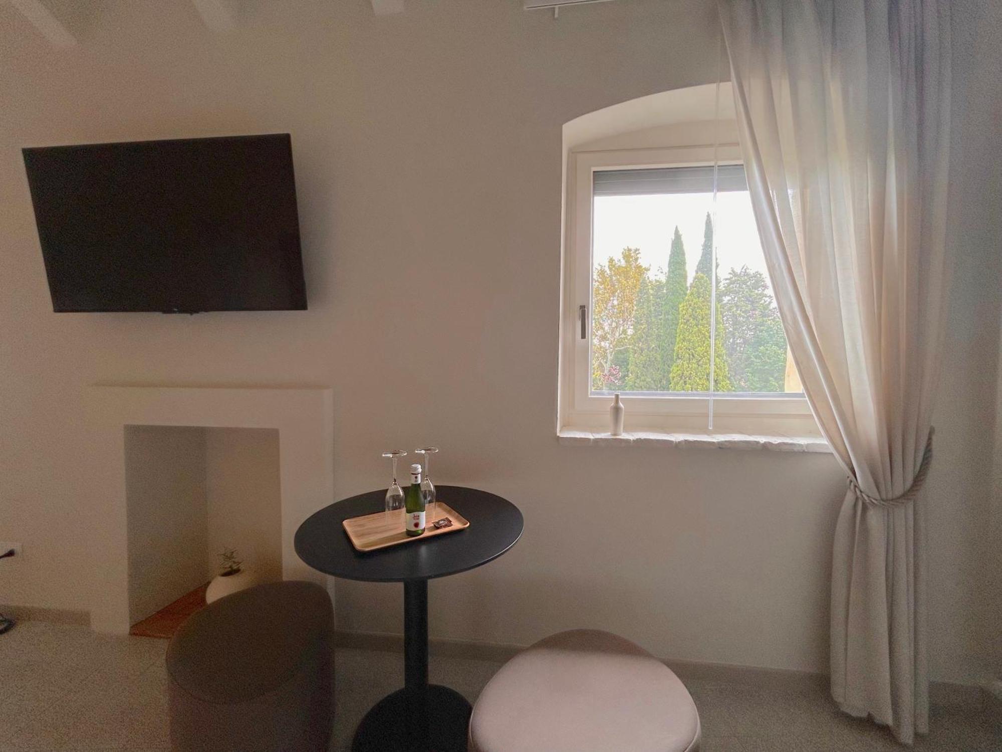 The Lake Suites Com - Luxury Stay In ラツィーゼ エクステリア 写真