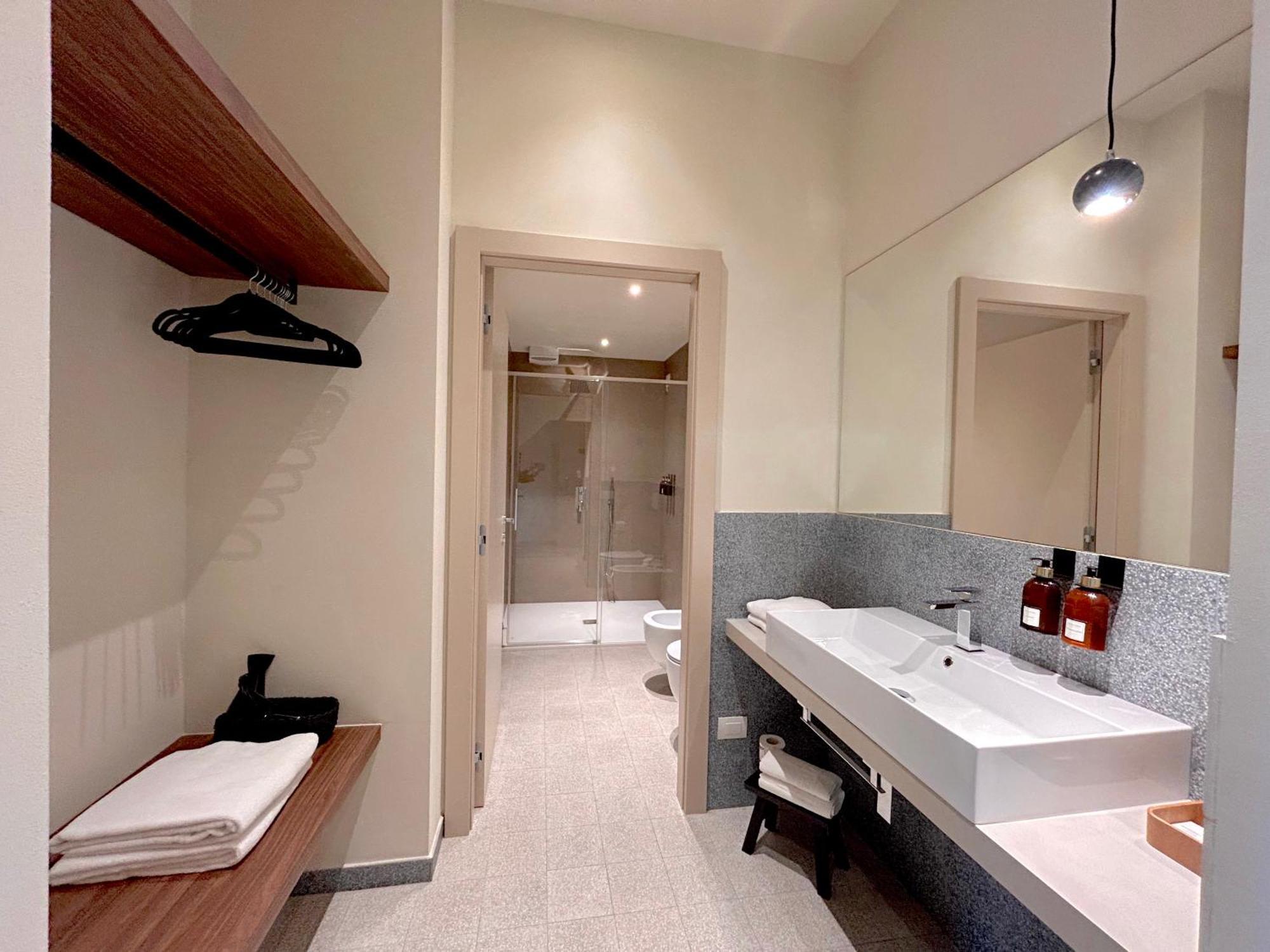 The Lake Suites Com - Luxury Stay In ラツィーゼ エクステリア 写真