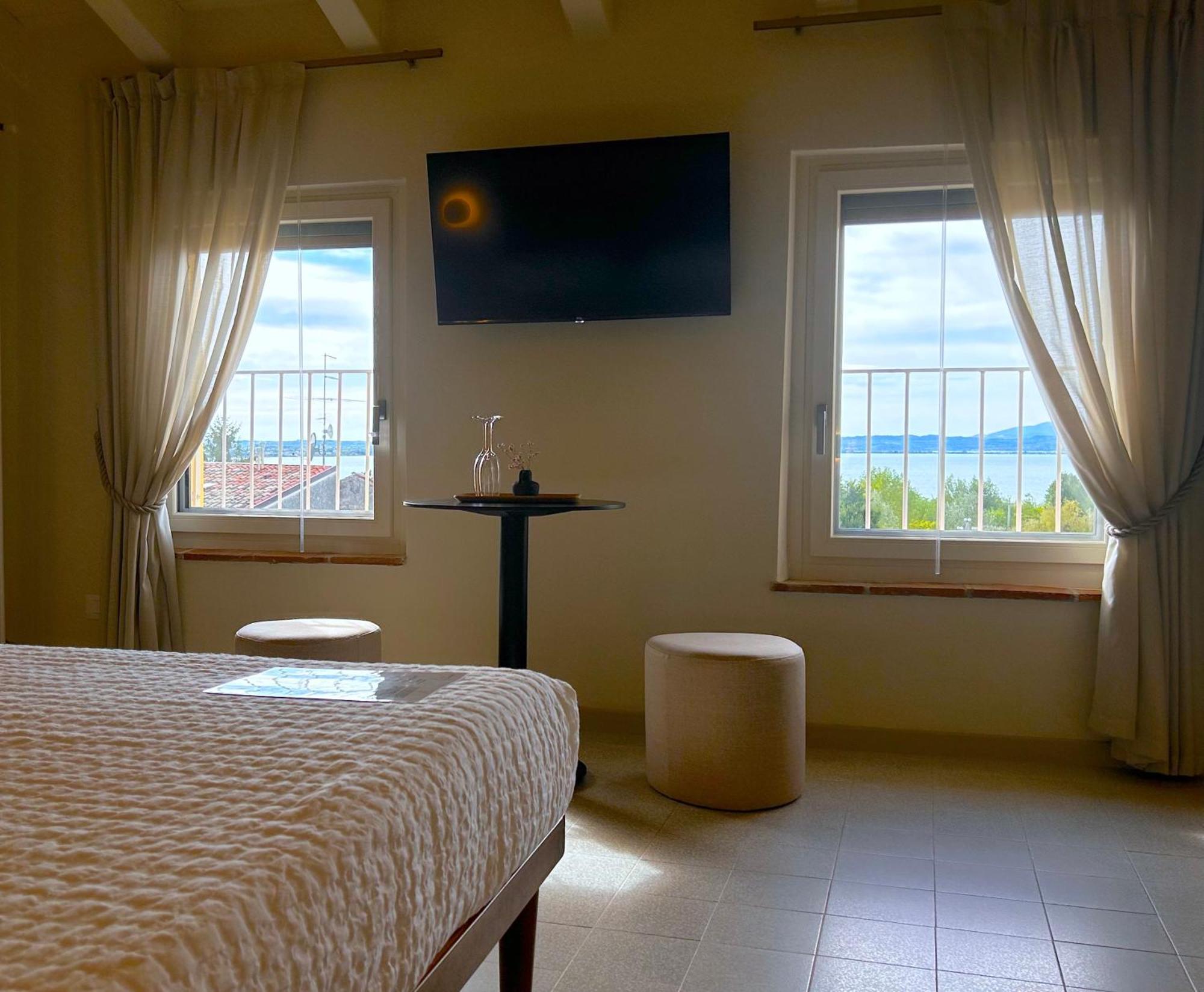 The Lake Suites Com - Luxury Stay In ラツィーゼ エクステリア 写真