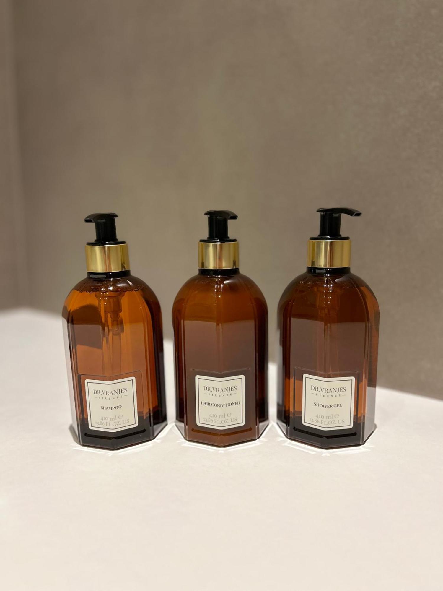 The Lake Suites Com - Luxury Stay In ラツィーゼ エクステリア 写真