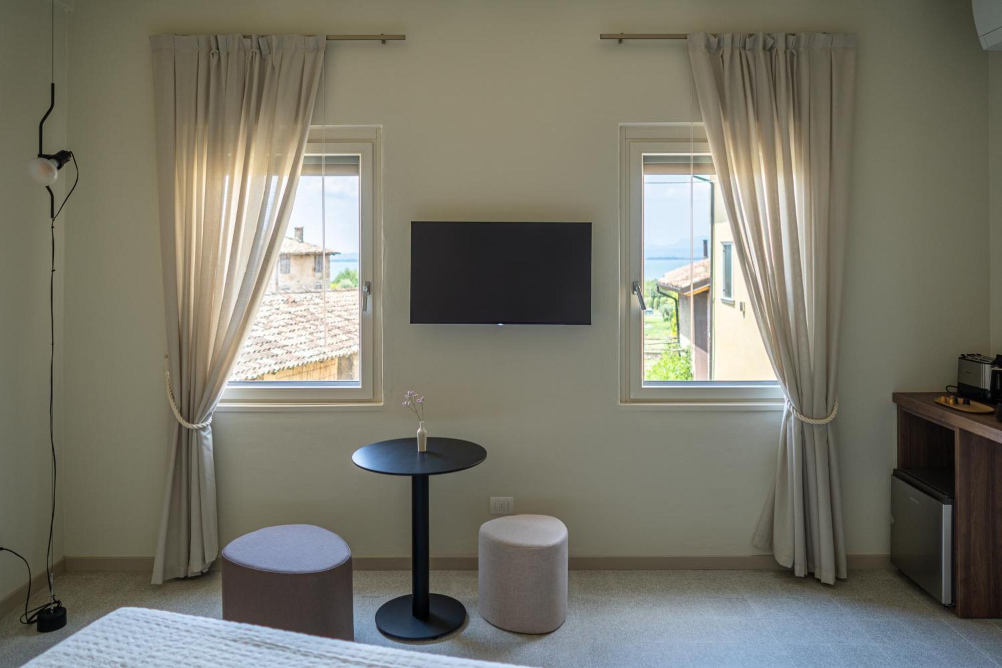 The Lake Suites Com - Luxury Stay In ラツィーゼ エクステリア 写真