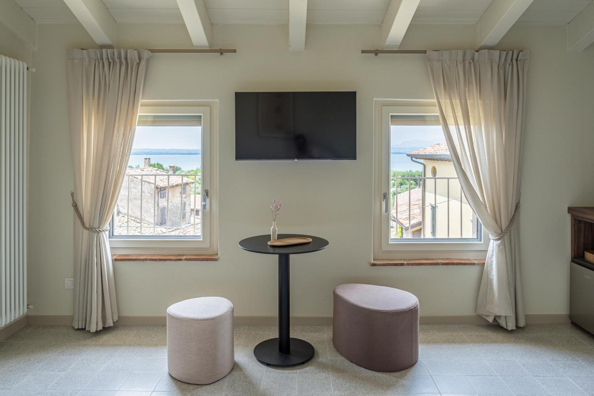 The Lake Suites Com - Luxury Stay In ラツィーゼ エクステリア 写真