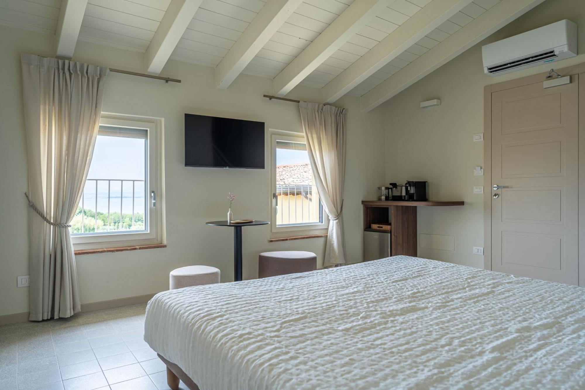 The Lake Suites Com - Luxury Stay In ラツィーゼ エクステリア 写真