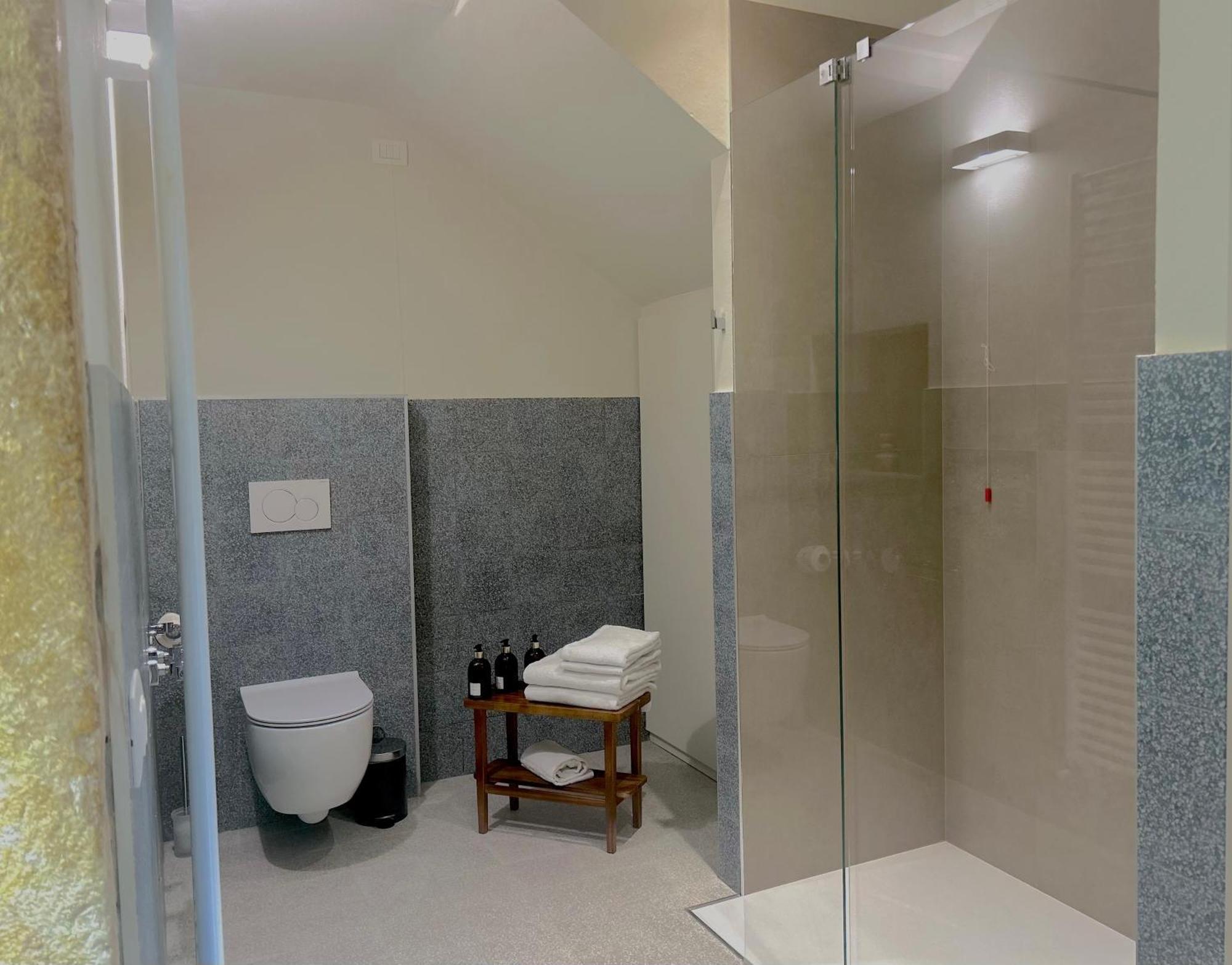 The Lake Suites Com - Luxury Stay In ラツィーゼ エクステリア 写真