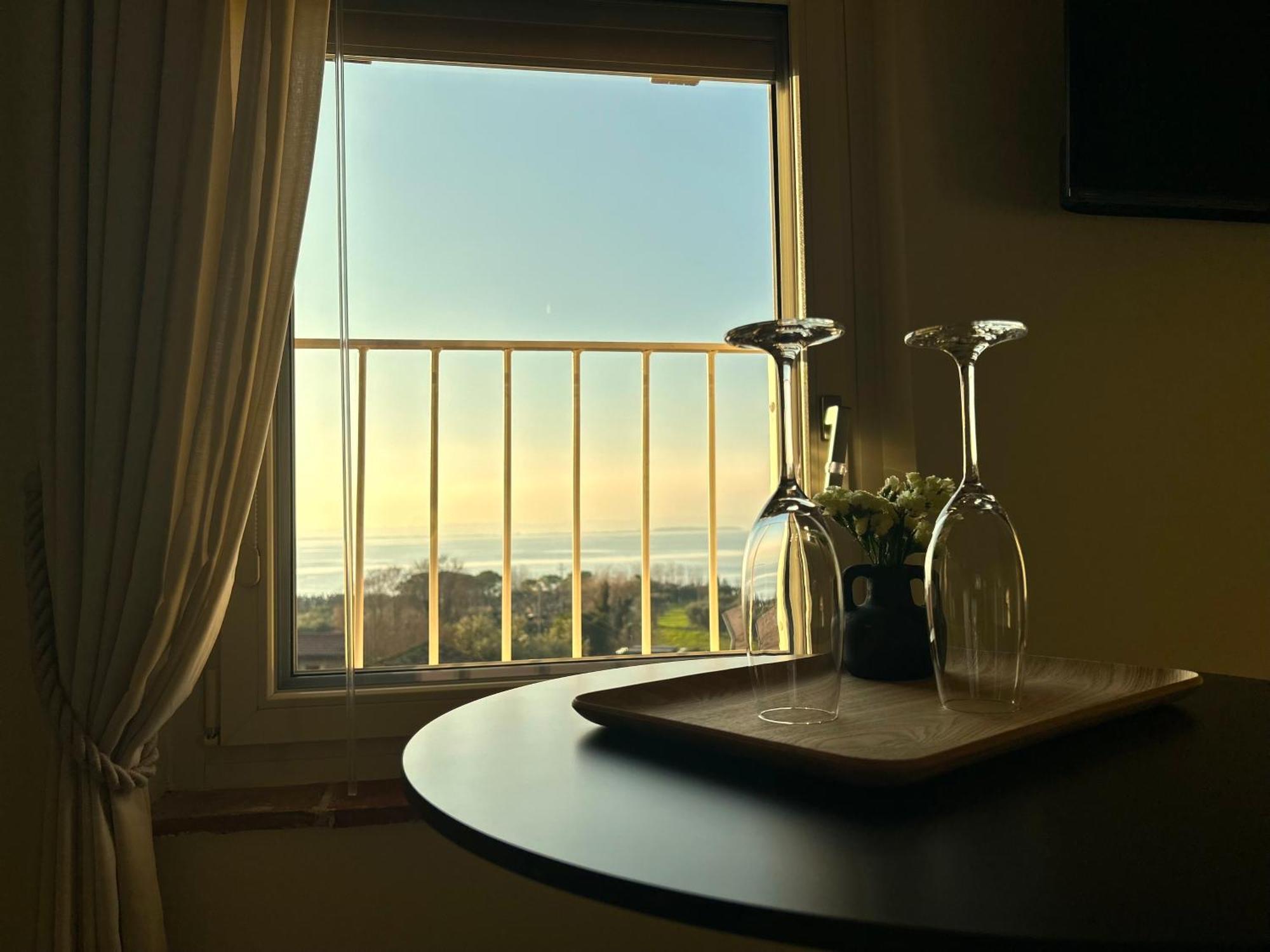 The Lake Suites Com - Luxury Stay In ラツィーゼ エクステリア 写真