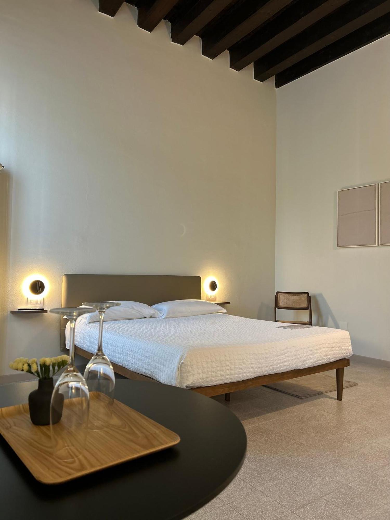 The Lake Suites Com - Luxury Stay In ラツィーゼ エクステリア 写真