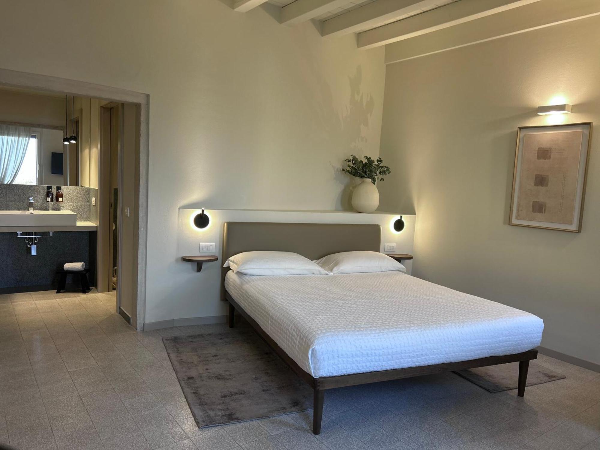 The Lake Suites Com - Luxury Stay In ラツィーゼ エクステリア 写真
