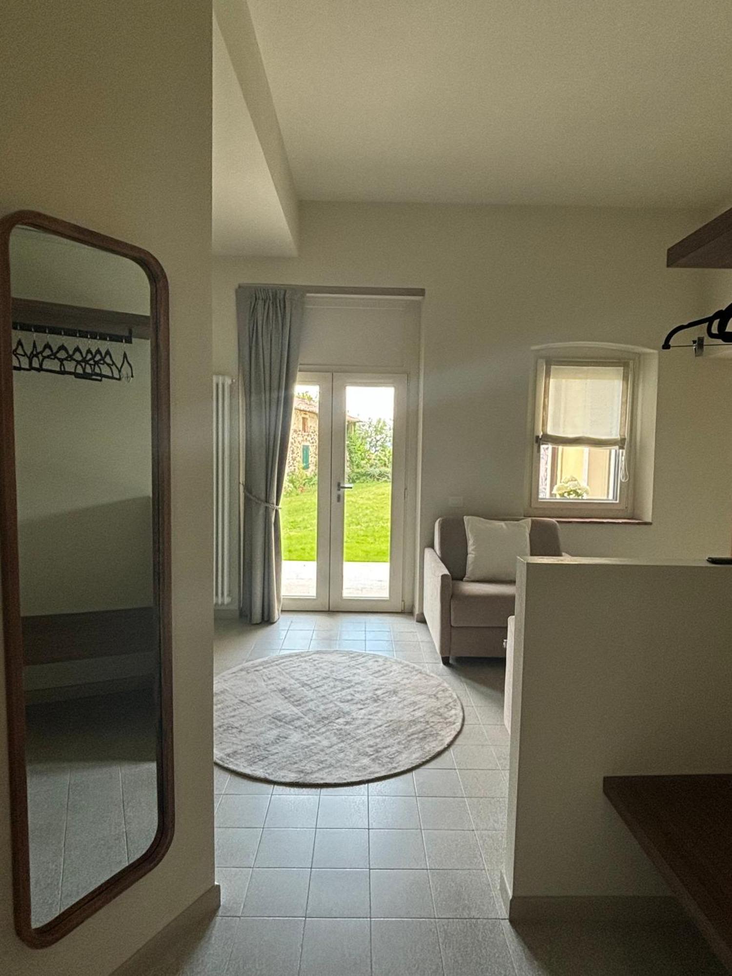 The Lake Suites Com - Luxury Stay In ラツィーゼ エクステリア 写真